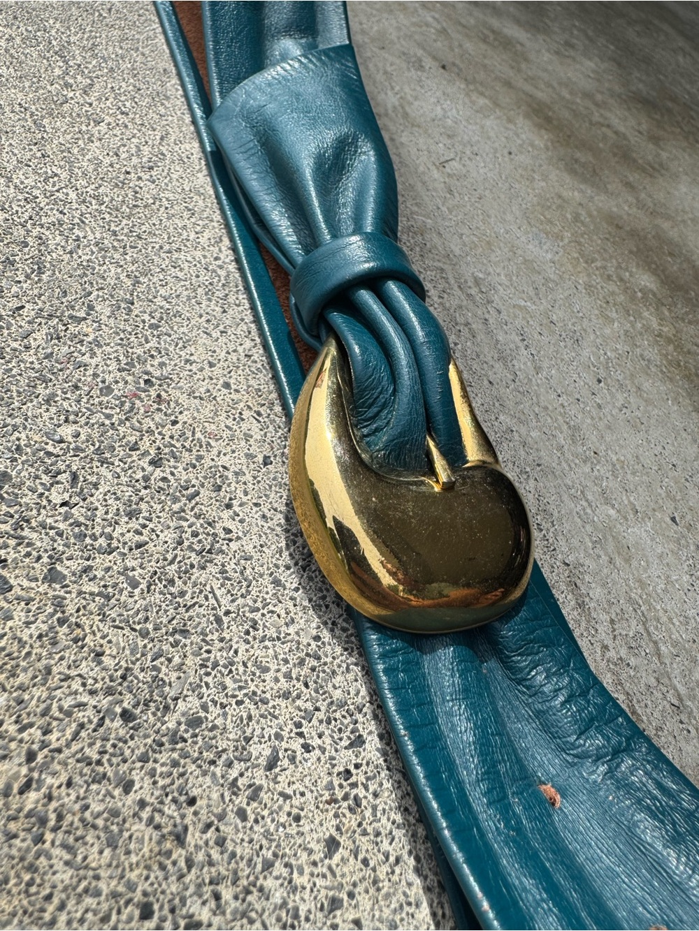 Vintage Teal Leather Belt with Gold Sculptural Buckle 80s 90s - Picture 10 of 16